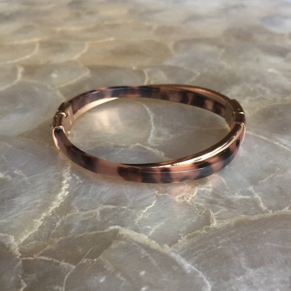 Michael Kors Tortoise and Crystal Twist Bracelet - Picture 3 of 4